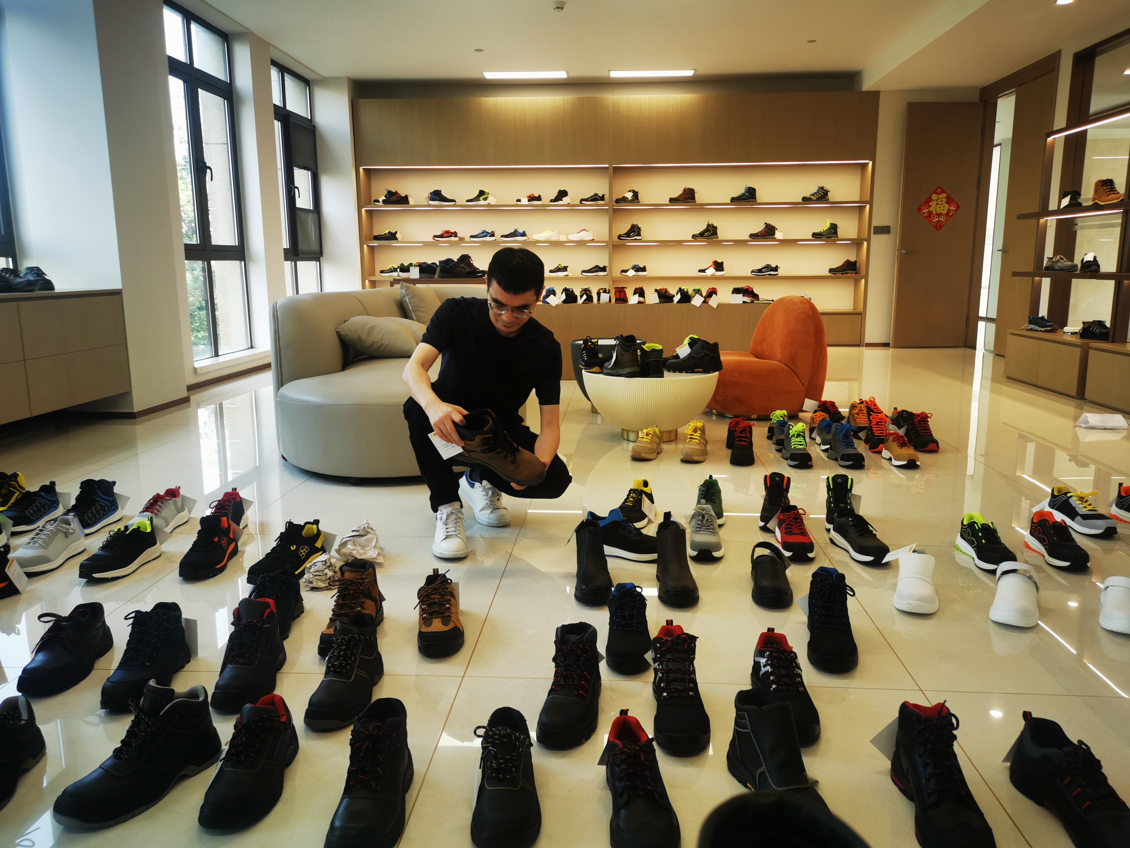 һ�p��ȫЬ�Ĕ����ƾ֣����y������Ρ�����Ь������·����